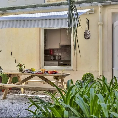 Apartment Le Refuge Avec Terrasse Et Jardin, En Plein Centre-ville, Gare 5 Minutes A Pieds *