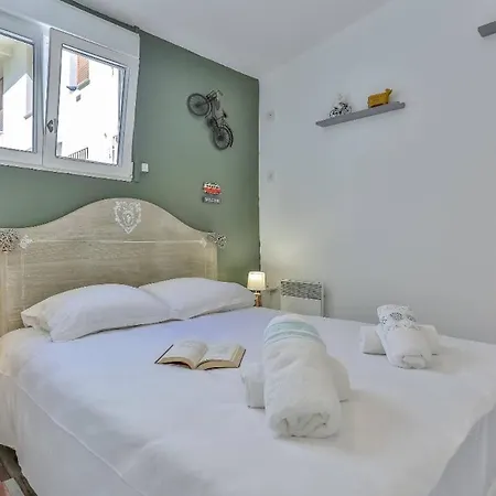 Le Refuge Avec Terrasse Et Jardin, En Plein Centre-ville, Gare 5 Minutes A Pieds Apartman *