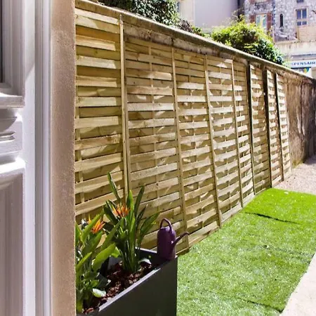 Le Refuge Avec Terrasse Et Jardin, En Plein Centre-ville, Gare 5 Minutes A Pieds Nice