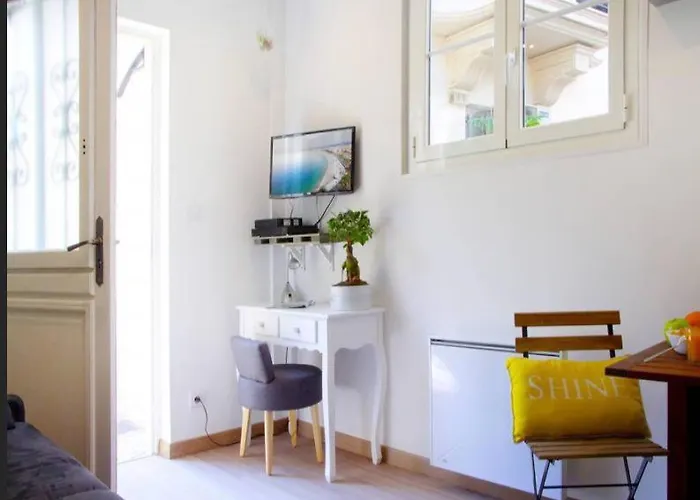 Apartment Le Refuge Avec Terrasse Et Jardin, En Plein Centre-ville, Gare 5 Minutes A Pieds Nice